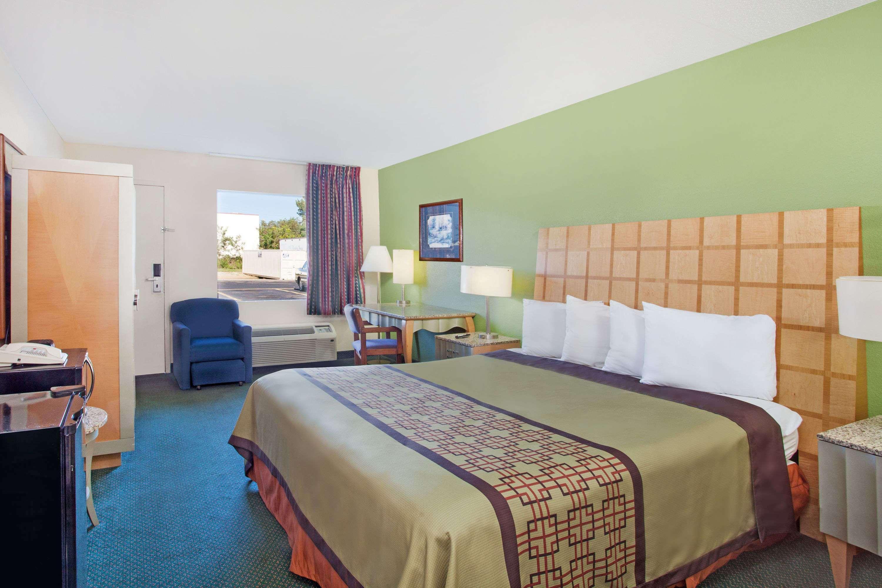 Days Inn By Wyndham Greeneville Eksteriør billede